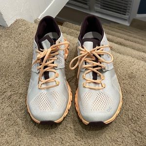 S: 8.5 Brand: On Running